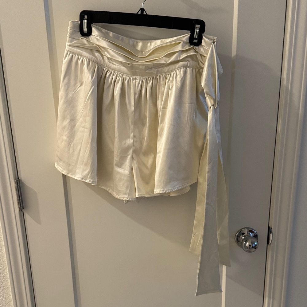 MAJORELLE Satin Cream shorts